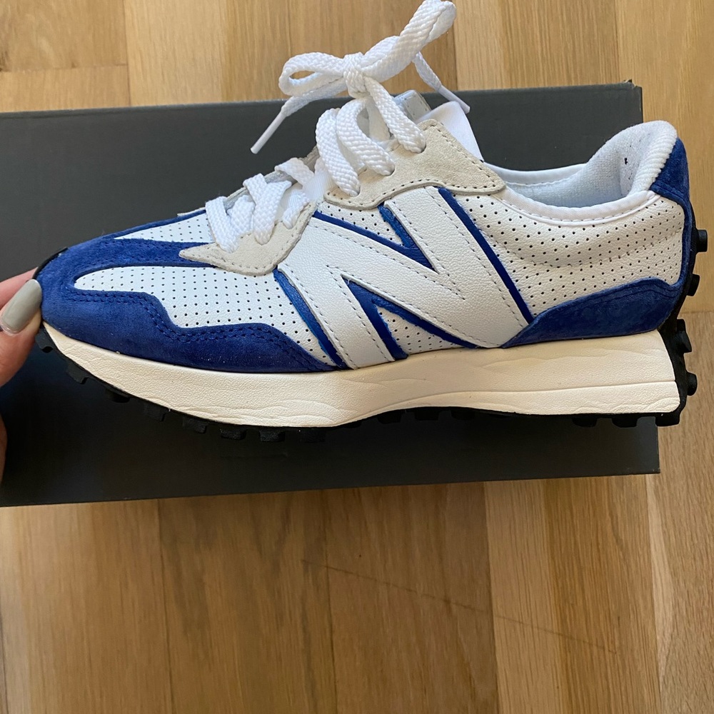 New Balance 327